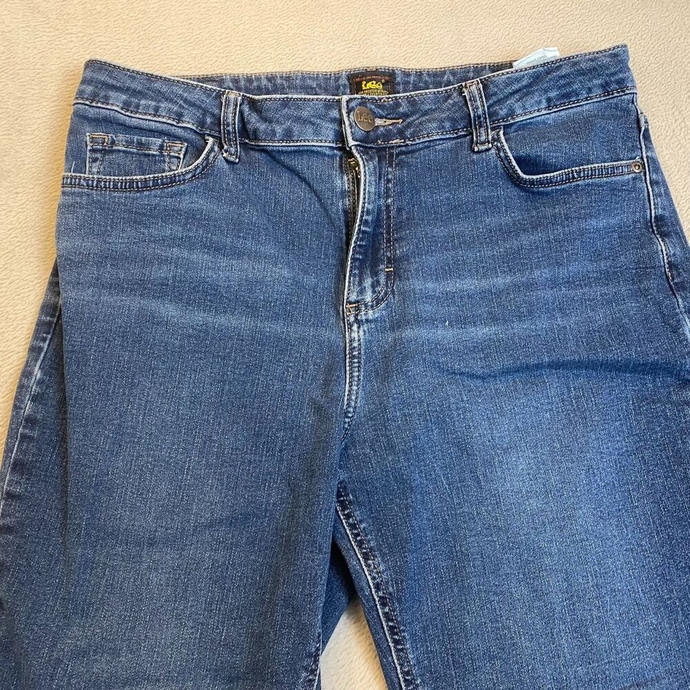 Lee Womens Capri Jeans Size 14 Medium Blue Denim Straight Cropped Stretch Casual - Picture 14 of 16